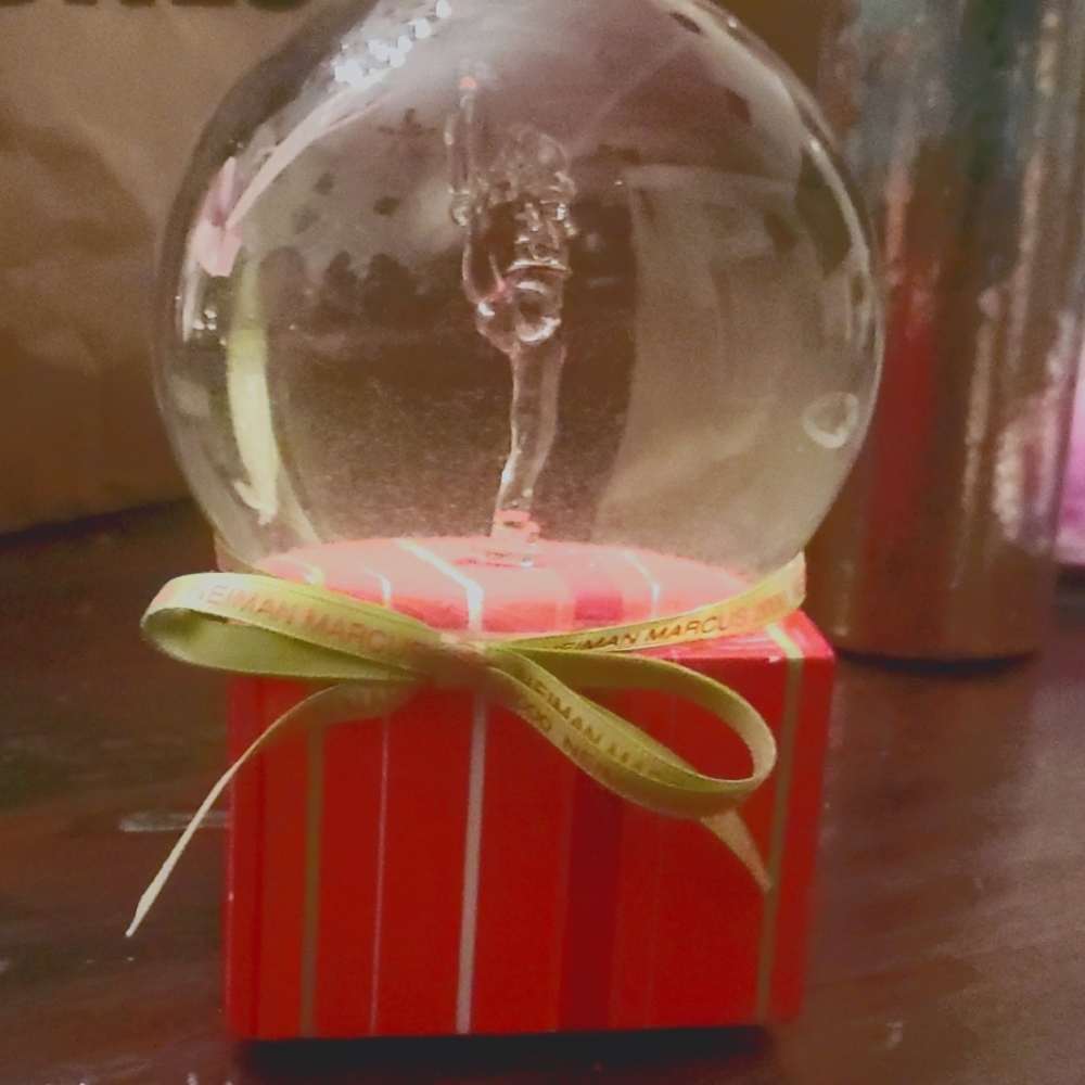 Neiman Marcus Limited Edition Christmas 2000 Musical Snow Globe